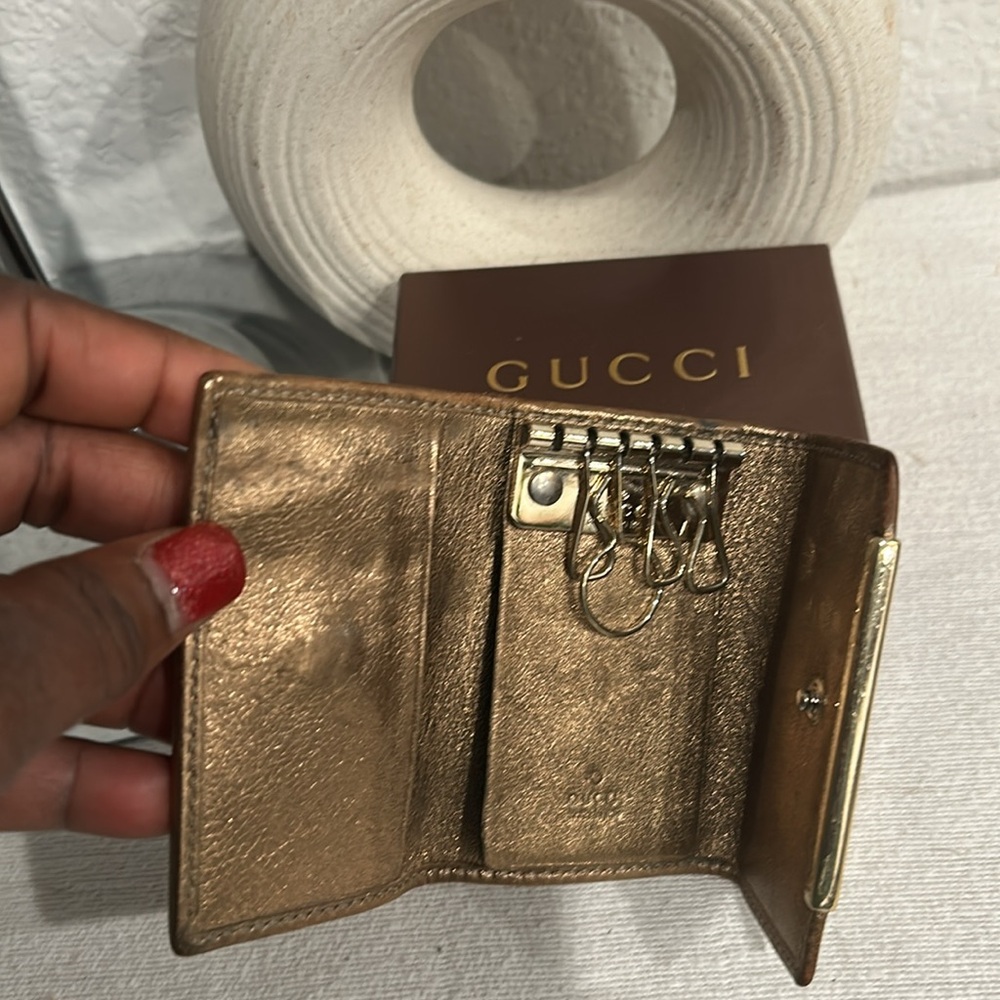 Gucci GG Monogram 6 Ring Key Case, missing 2 hooks with box - Picture 7 of 13